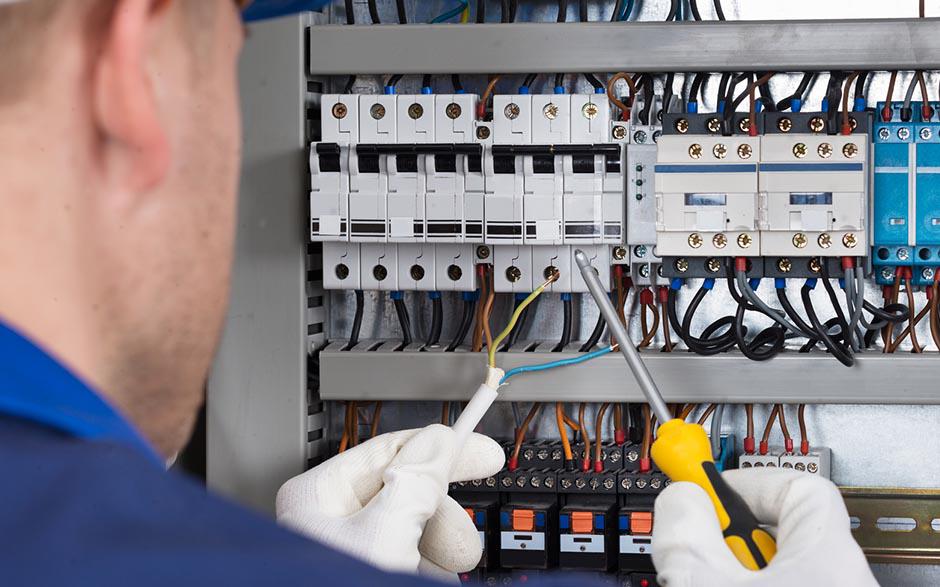 recherche travail électricien bâtiment Othis