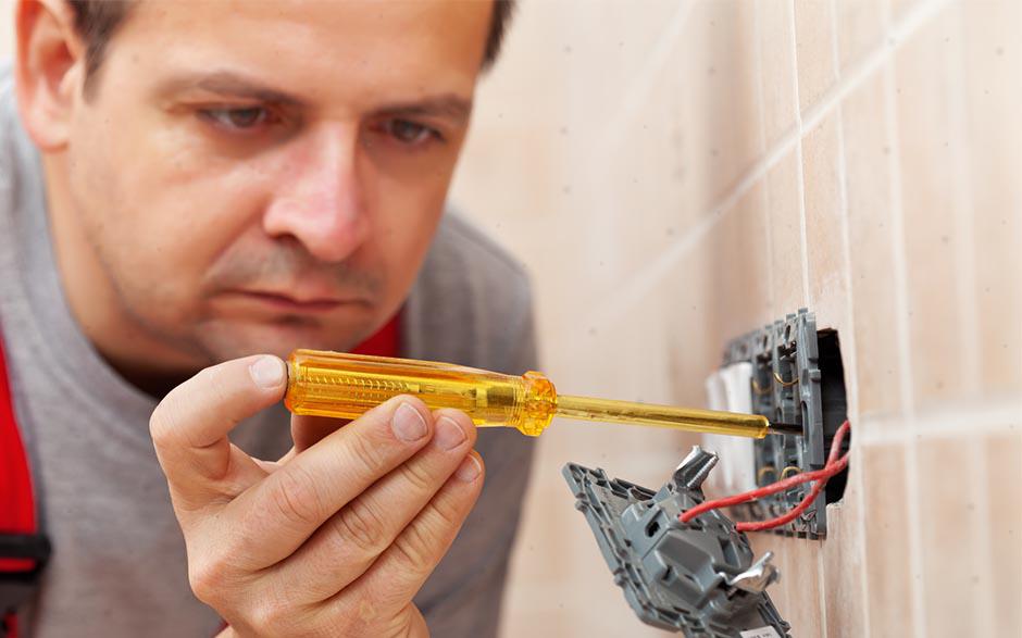 recherche travail électricien bâtiment Othis